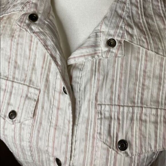 American Heritage Women’s Graphic Button Down - Picture 7 of 7